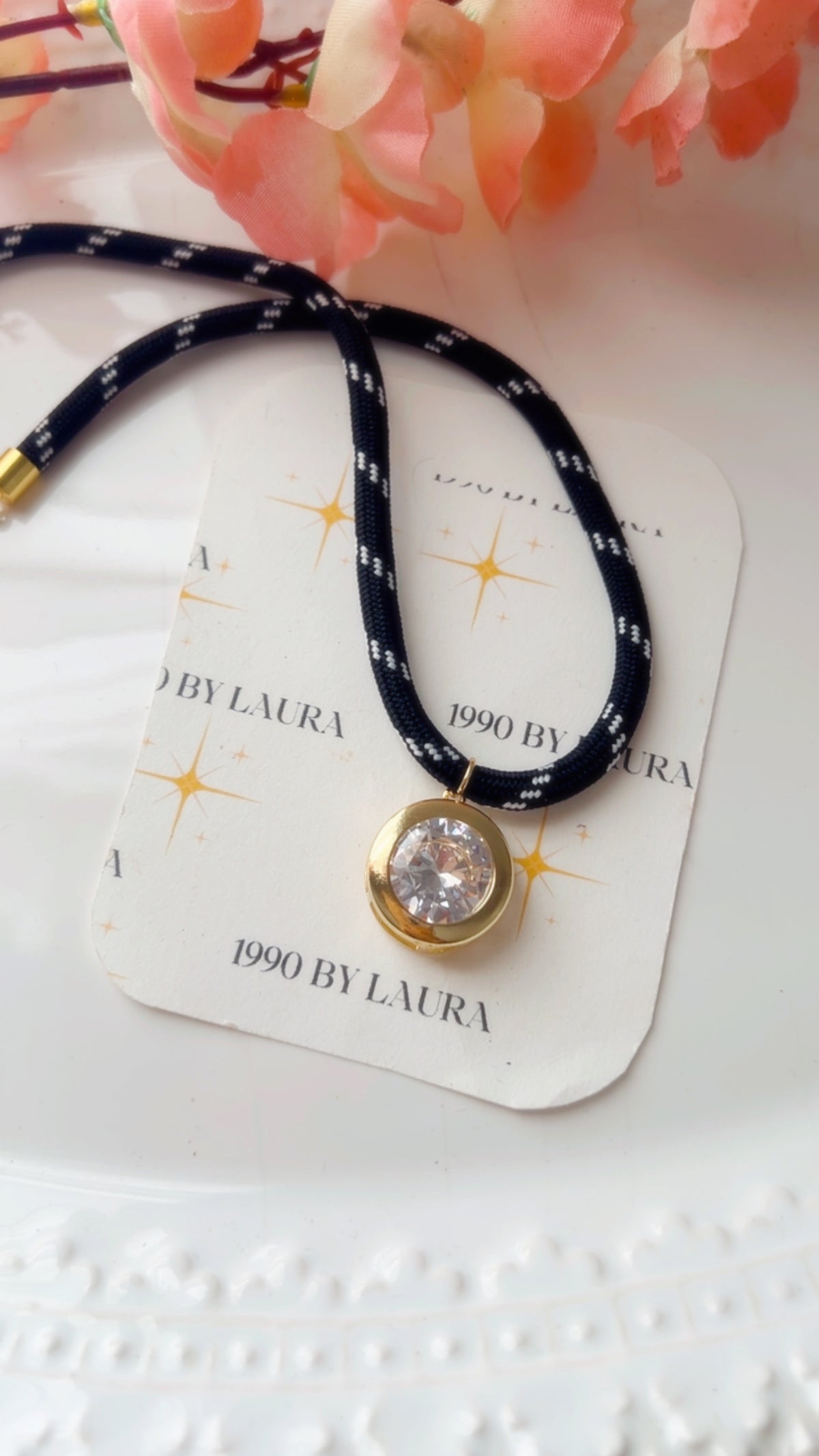 NY . Necklace black