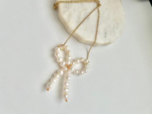 Lazo perlado necklace