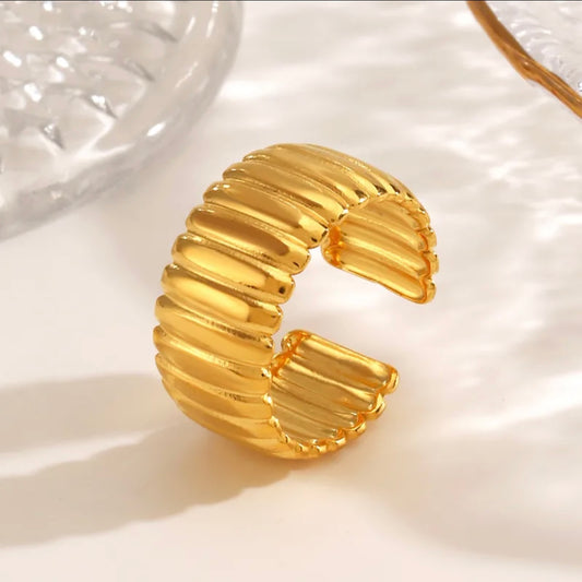 Hola Ring Gold