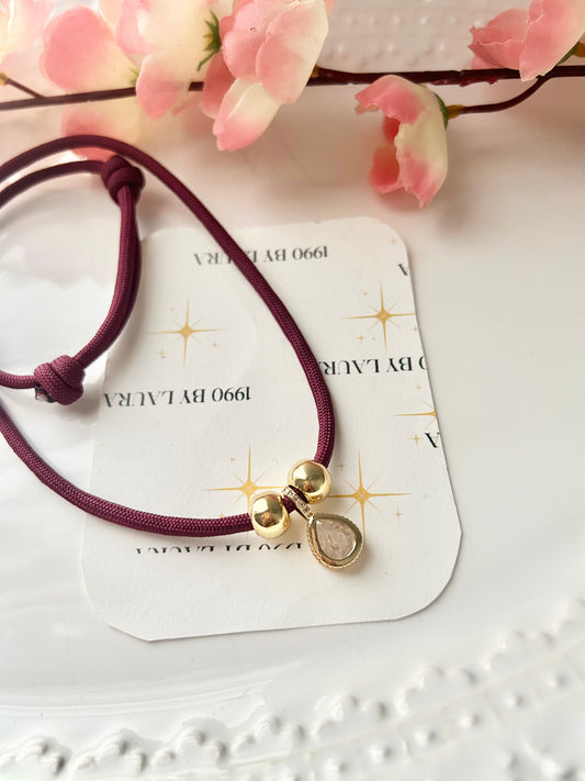 Aura vino Necklaces